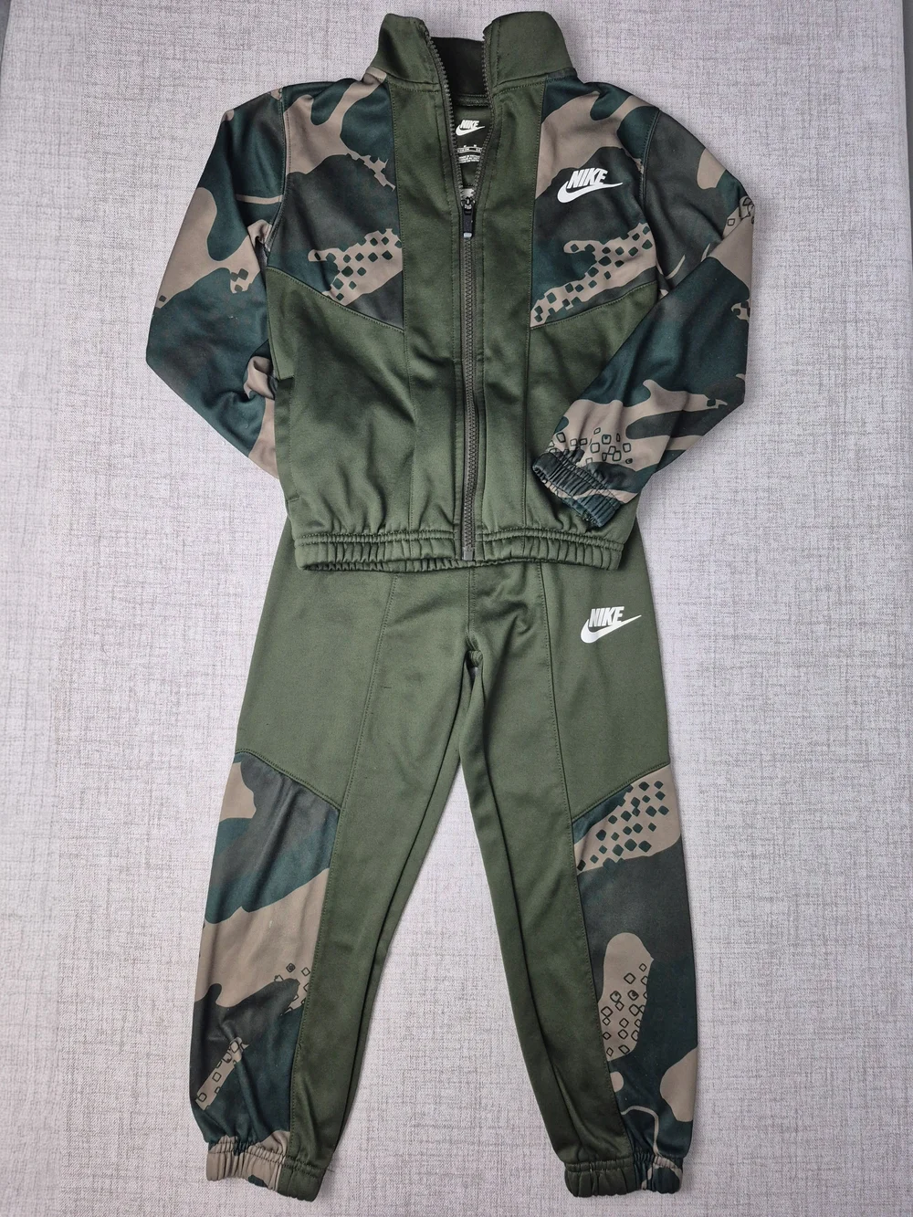 Nike Boys Camo Tracksuit Set Full-Zip Jacket & Joggers Size 6 (5-6Y)